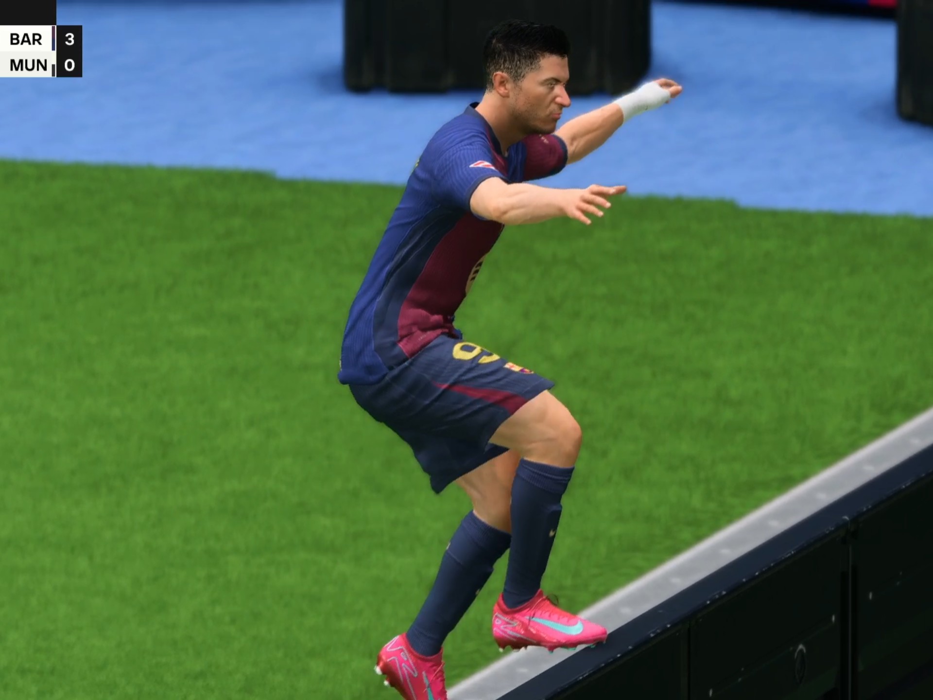 AYX- 莱万多夫斯基官方宣布表现优异新规，曼联引发争议！热度持续攀升