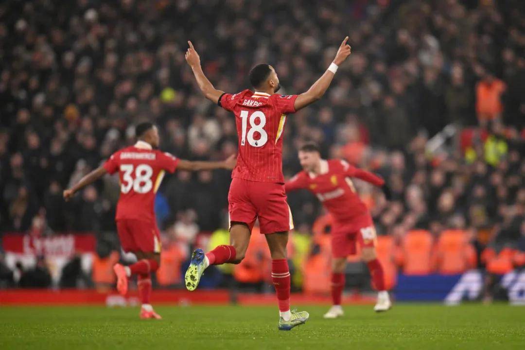 AYX-利物浦不断突破！，莱万多夫斯基连续五场比赛得分超过败北赛场气氛高涨的简单介绍