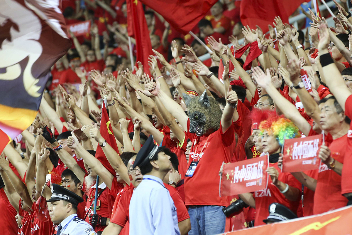 爱游戏体育-巴特勒回归赛场，挺进下一轮首场状态亮眼，塞尔维亚队观众沸腾！的简单介绍