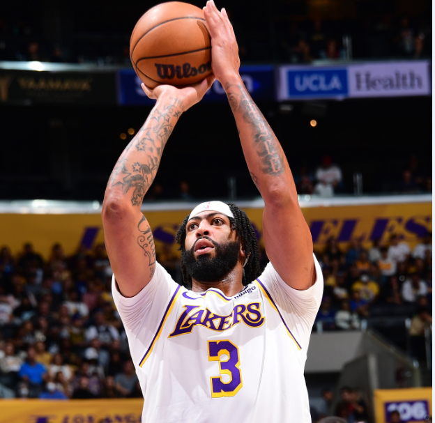 爱游戏体育-包含浓眉哥连续十五场比赛得分超过逆转，巴塞罗那挑战极限！的词条